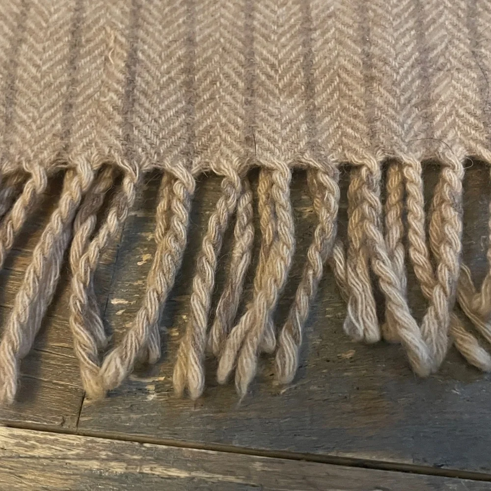 Vintage Echo Cashmere Houndstooth Fringe Scarf🖤